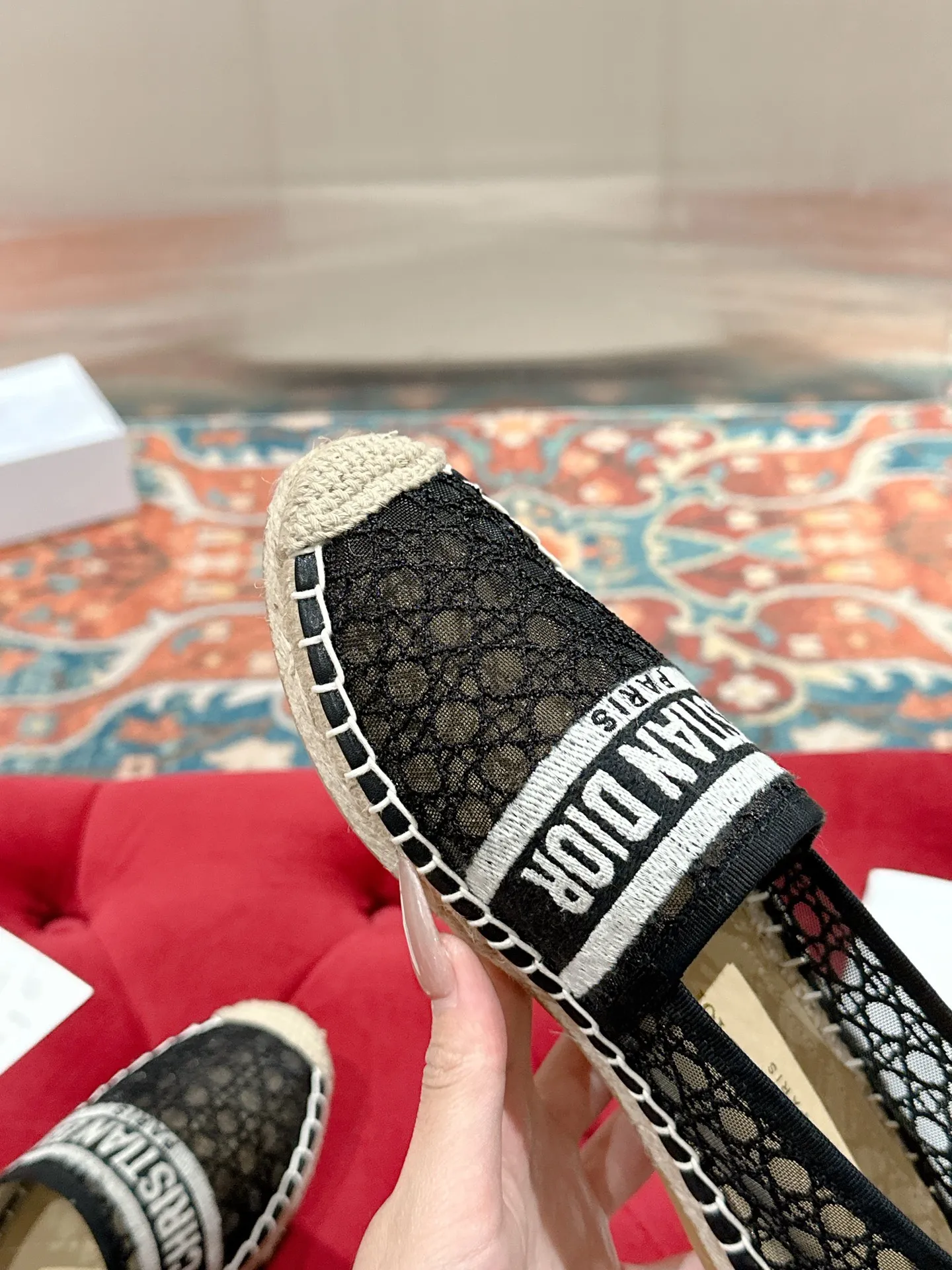 👟👟Ex-factory price 440👟👟 Dior DIOR's new popular early spring fisherman shoes 🆕 Simple, elegant and fashionable, timeless and timeless, it is a classic that will never fade away in the fashion circle, retro fisherman shoes. Original hand-woven surface, electric embroidery technology! Specific cloth surface and rubber outsole. Code number: 35-39 (40.41 customized, non-refundable)